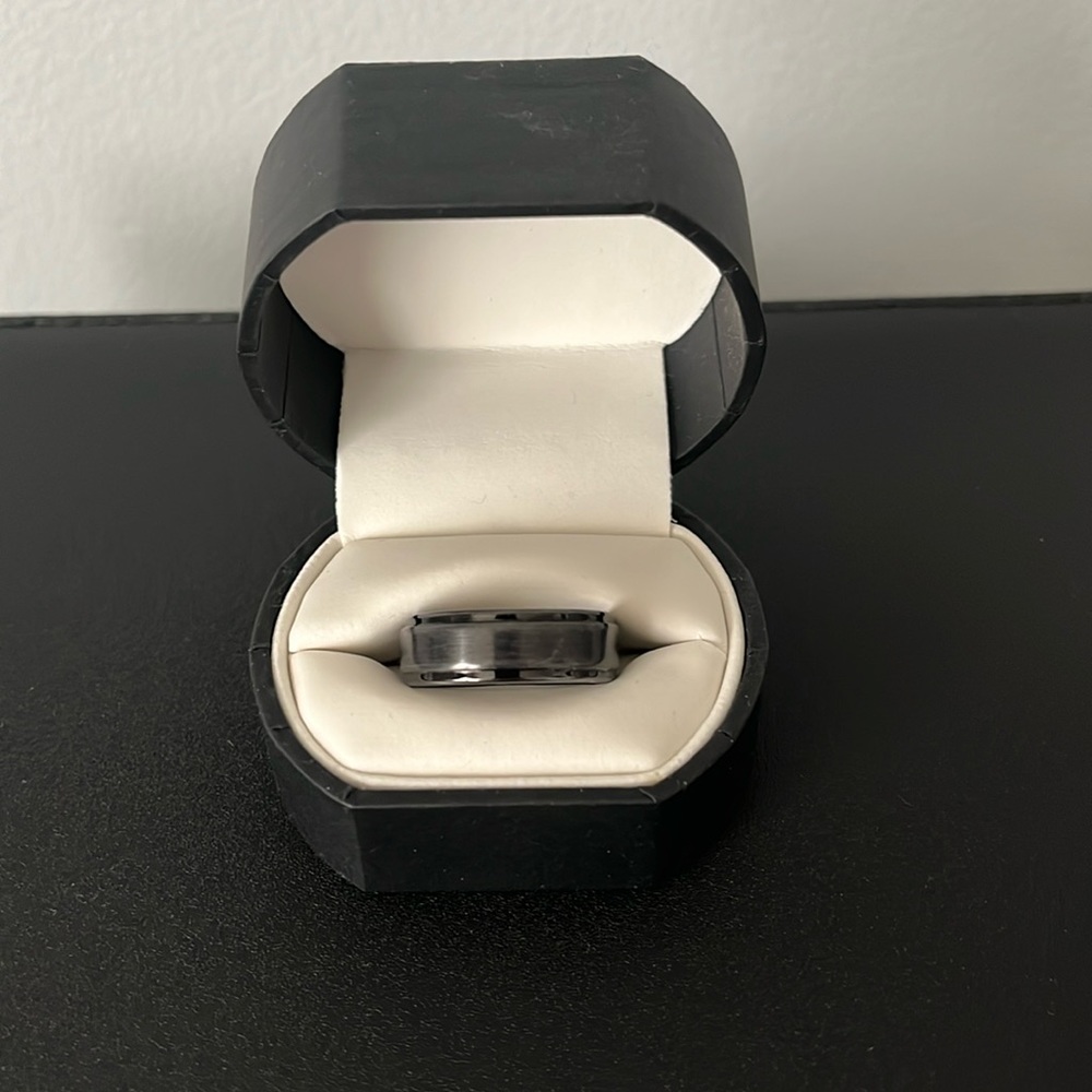 Men’s wedding band